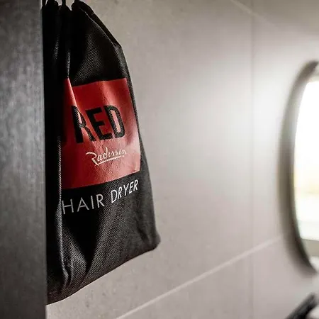 Szálloda Radisson Red *